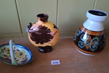 Afbeelding van partij vazen en schaal