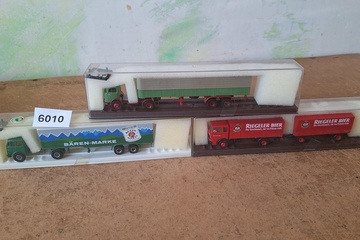 Afbeelding van Brekina, Mercedes-Benz LKW 'Bären-Marke' / 'Riegeler Bier' Vrachtwagens Set (3 stuks), 1:87