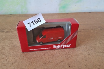 Afbeelding van Herpa Mercedes-Benz Sprinter gesloten bestelbus rood (1:87)