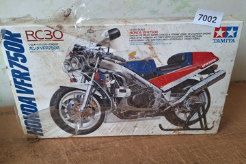 Afbeelding van Tamiya Honda VFR750R (RC30) 1:12
