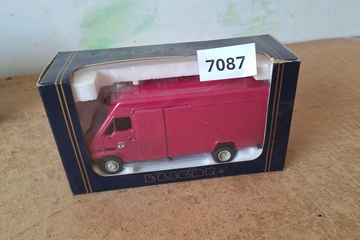Afbeelding van Eligor Renault Master gesloten bestelbus bordeaux rood (1:43)