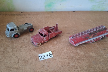 Afbeelding van Modelauto's vrachtwagens oa Esso 3 stuks