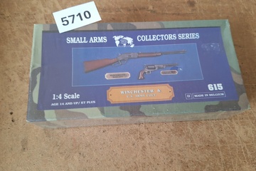 Afbeelding van Verlinden Productions Small Arms - Winchester & U.S. Army Colt 1:4