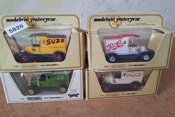Afbeelding van Matchbox Models of Yesteryear Multi-Pack, 1912 Ford Model T Suze / Pepsi / 25 Years / Coca-Cola (4 stuks), 1:38
