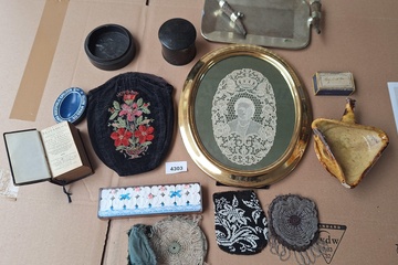 Afbeelding van Partij oude kaders, oude portemonees ed