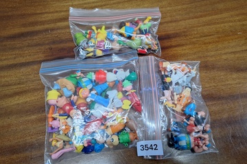 Afbeelding van Speelgoed poppetjes oa Kinder Surprise
