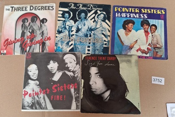 Afbeelding van lot Singles oa Pointer Sisters