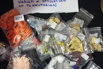 Afbeelding van kralen en knutselgerief