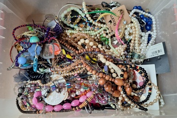 Afbeelding van Partij sieraden en juwelen