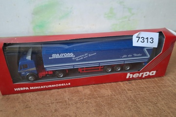 Afbeelding van Herpa Mercedes-Benz SK "Massong Spedition" vrachtwagen met silo-oplegger (1:87)