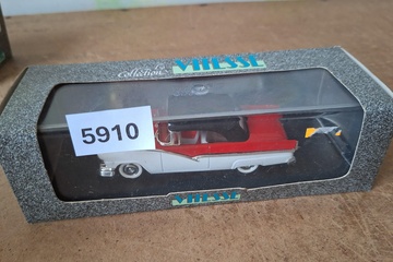Afbeelding van Vitesse, Ford Fairlane Sunliner Open, 1:43