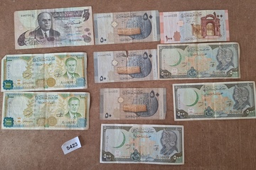 Afbeelding van oude bankbiljetten oa Syrië