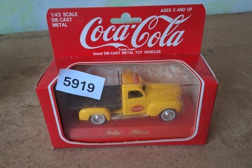 Afbeelding van Solido, 1950 Dodge Pick Up Truck / Dodge Plateau 'Coca-Cola', 1:43