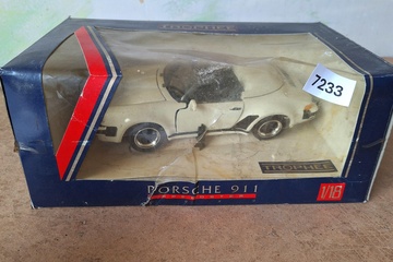 Afbeelding van Trophée Porsche 911 Speedster wit diecast model in displaybox (1:18)