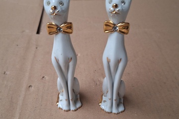 Afbeelding van Beeldjes porselein versierd met Swarovski 2 stuks