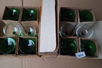 Afbeelding van Wijnglazen met groene voet