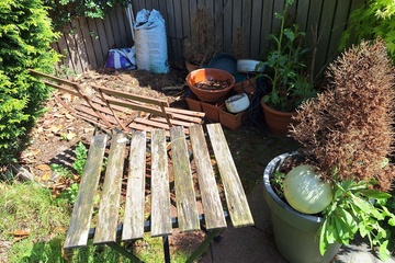 Afbeelding van Partij tuindecoratie oa tafel,stoelen, bloempotten ed zoals op foto