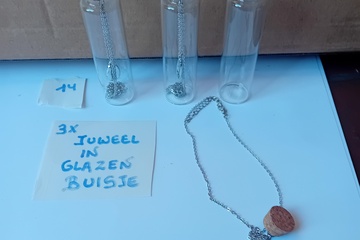 Afbeelding van Hanger met ketting in glazen buisjes 3 stuks