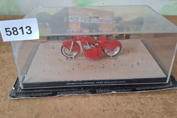 Afbeelding van Eaglemoss DC Batman Automobilia, Detective Comics #233 Batwoman Bike, 1:43