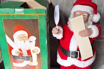 Afbeelding van Pop kerstman met lijst getest en werkend op batterijen zonder adapter