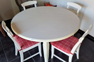 Afbeelding van Eettafel met 4 stoelen