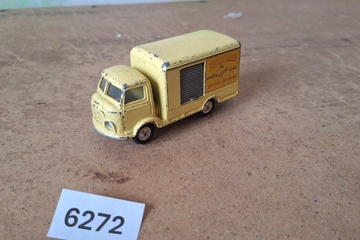 Afbeelding van Bedford "Lucozade" bestelwagen