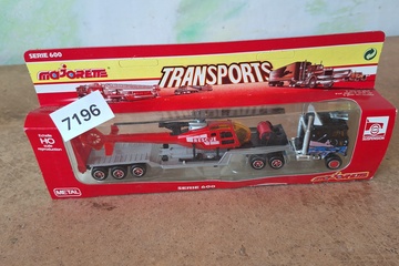 Afbeelding van Majorette Transports Serie 600 vrachtwagen met dieplader en Rescue helikopter (1:87)