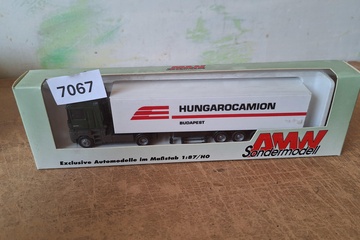 Afbeelding van AWM Volvo 'Hungarocamion Budapest' vrachtwagen met oplegger (1:87)