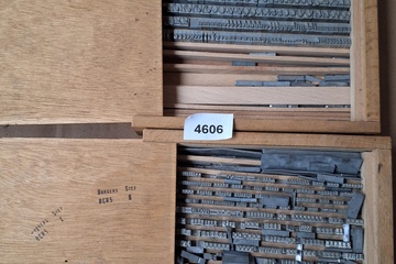 Afbeelding van Houten dozen met drukletters 2 dozen