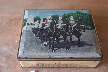 Afbeelding van Bewaardoos met inhoud