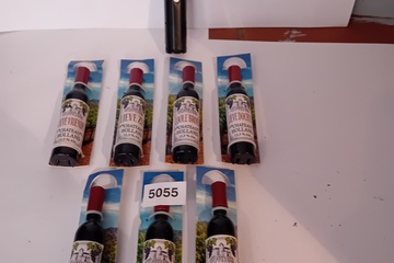 Afbeelding van Wijnfles magenten lot