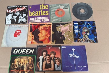 Afbeelding van Lot Singles oa Queen, The Beatles ea
