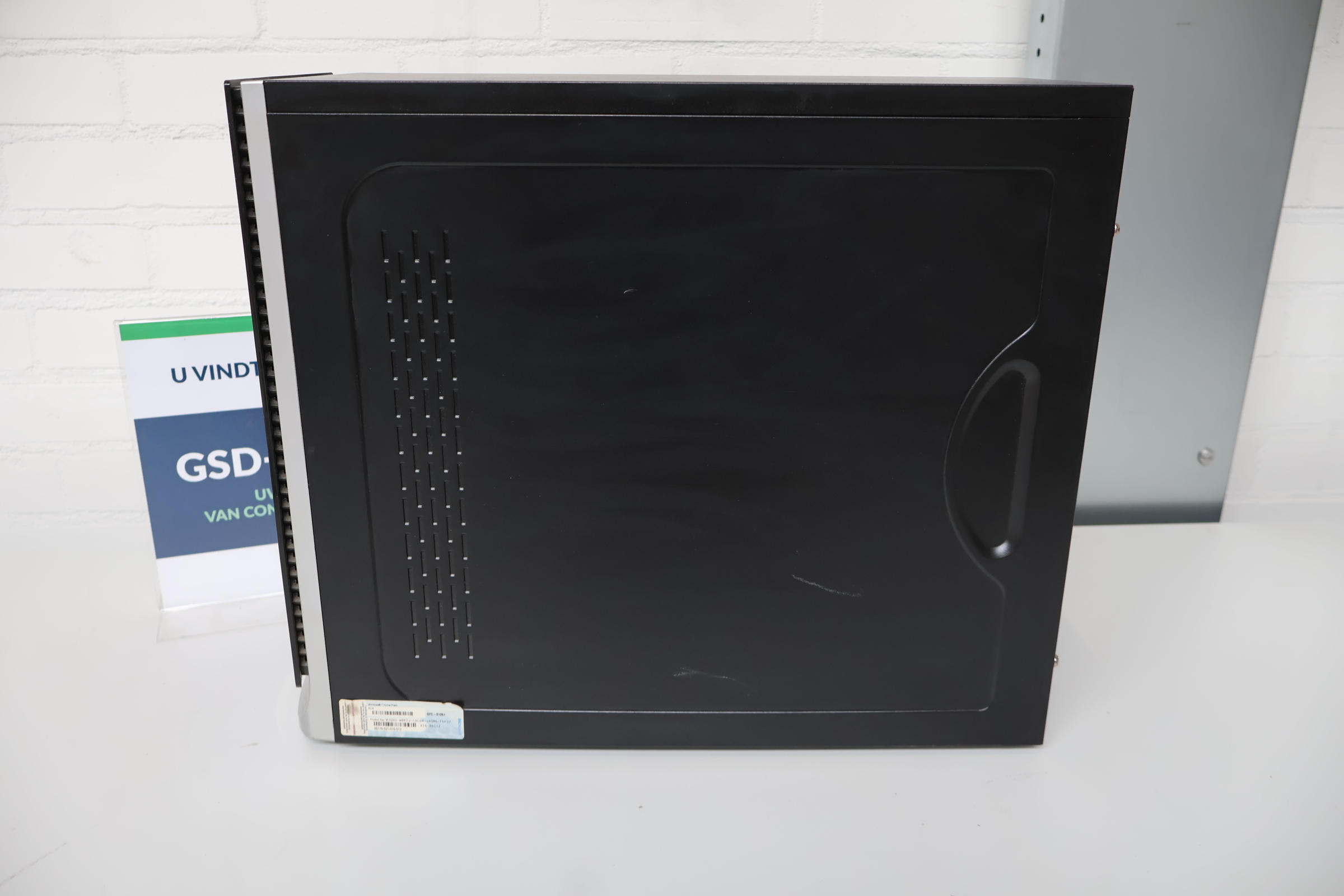 Zwart/grijze desktop computer – foto 4 – kavel bij GSD Auctions, Zoeterwoude