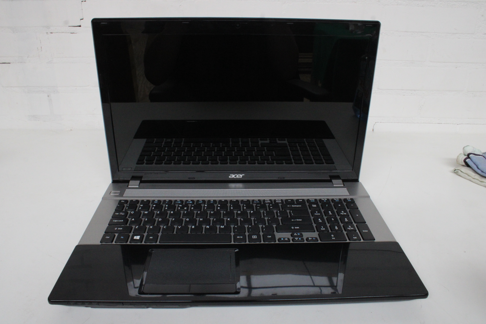 Acer Aspire V3-731 zwart/grijs – foto 5 – kavel bij GSD Auctions, Zoeterwoude