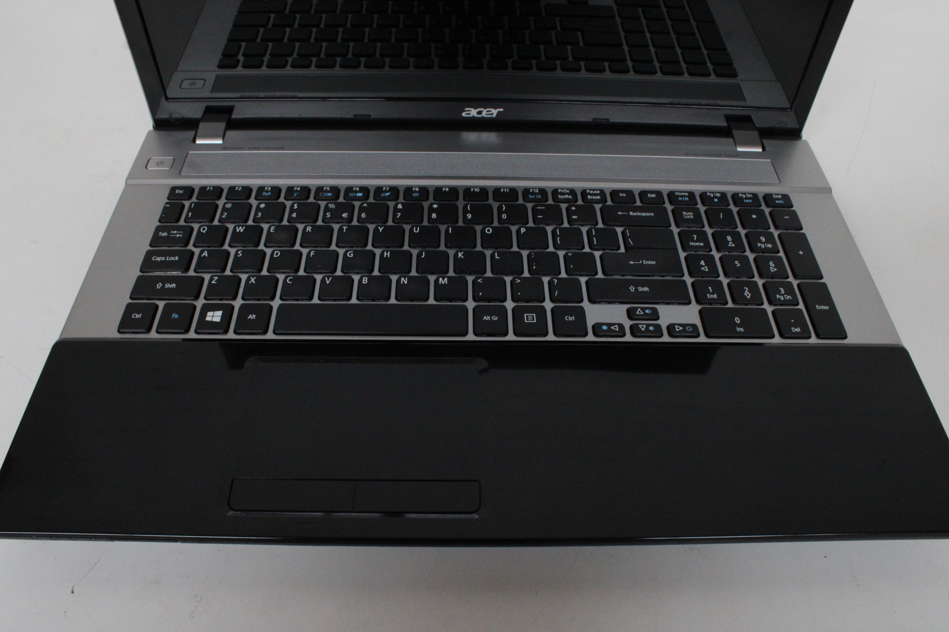 Acer Aspire V3-731 zwart/grijs – foto 6 – kavel bij GSD Auctions, Zoeterwoude