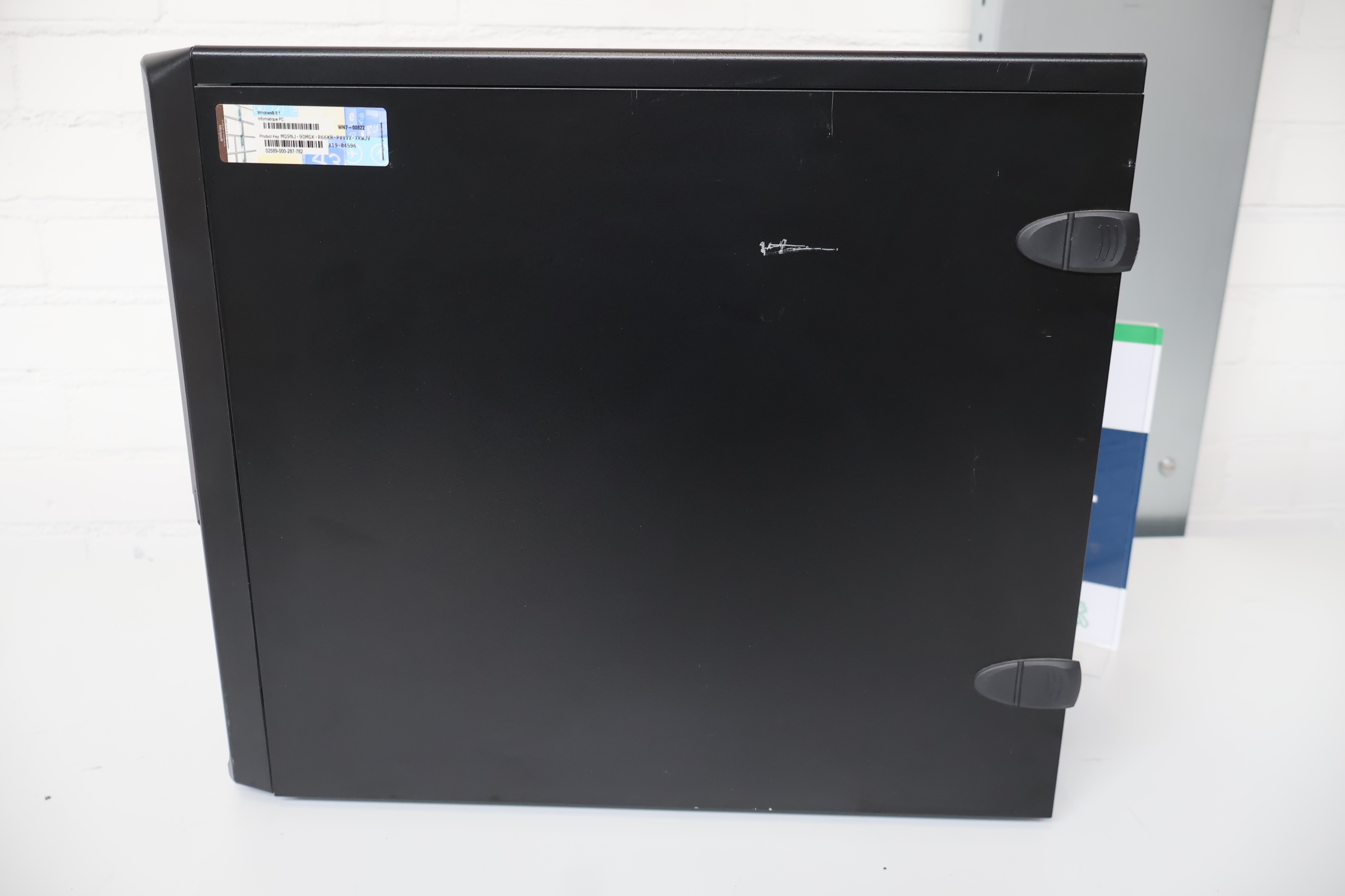 Zwarte desktop computer – foto 5 – kavel bij GSD Auctions, Zoeterwoude