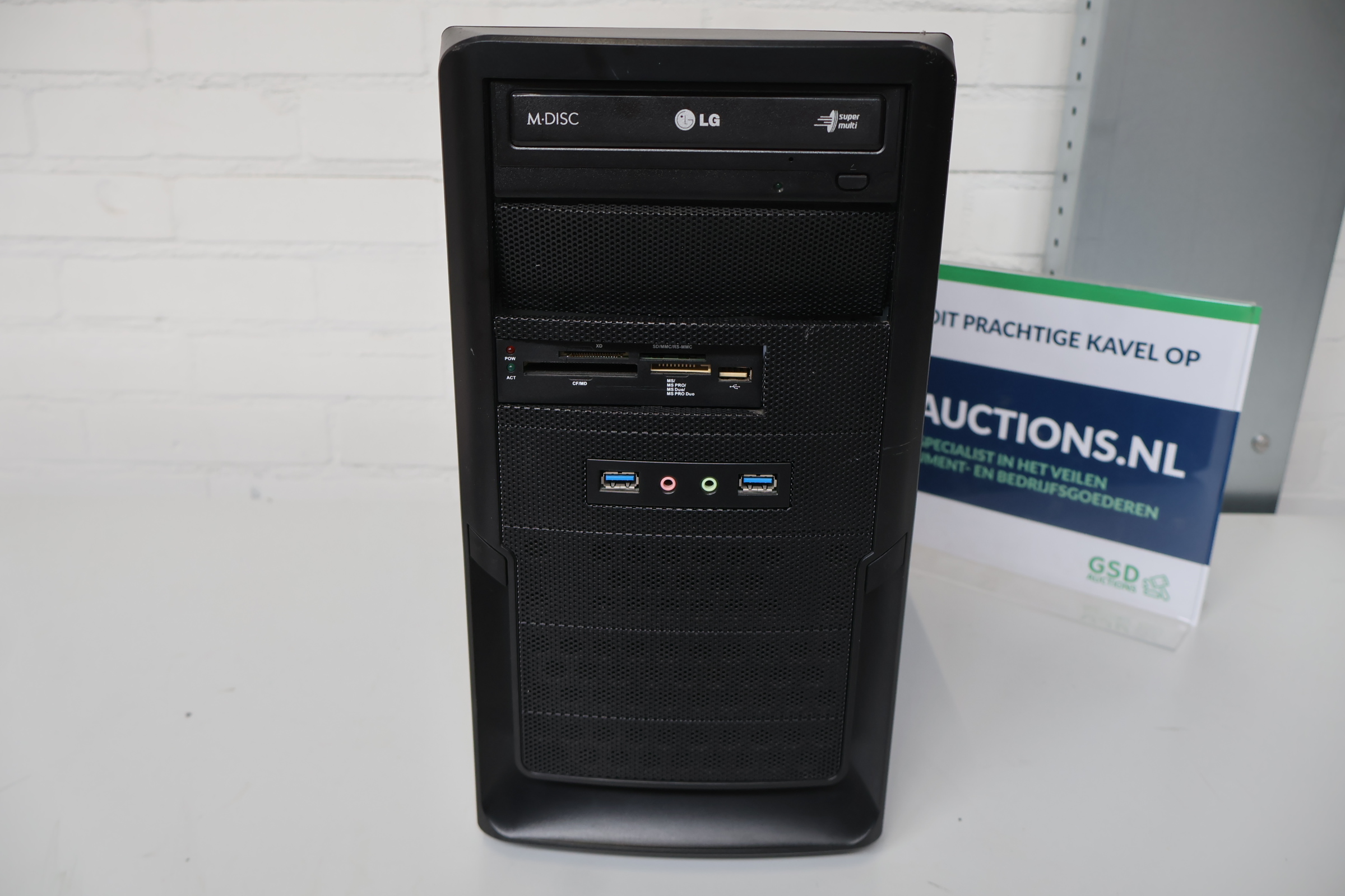 Zwarte desktop computer – foto 6 – kavel bij GSD Auctions, Zoeterwoude