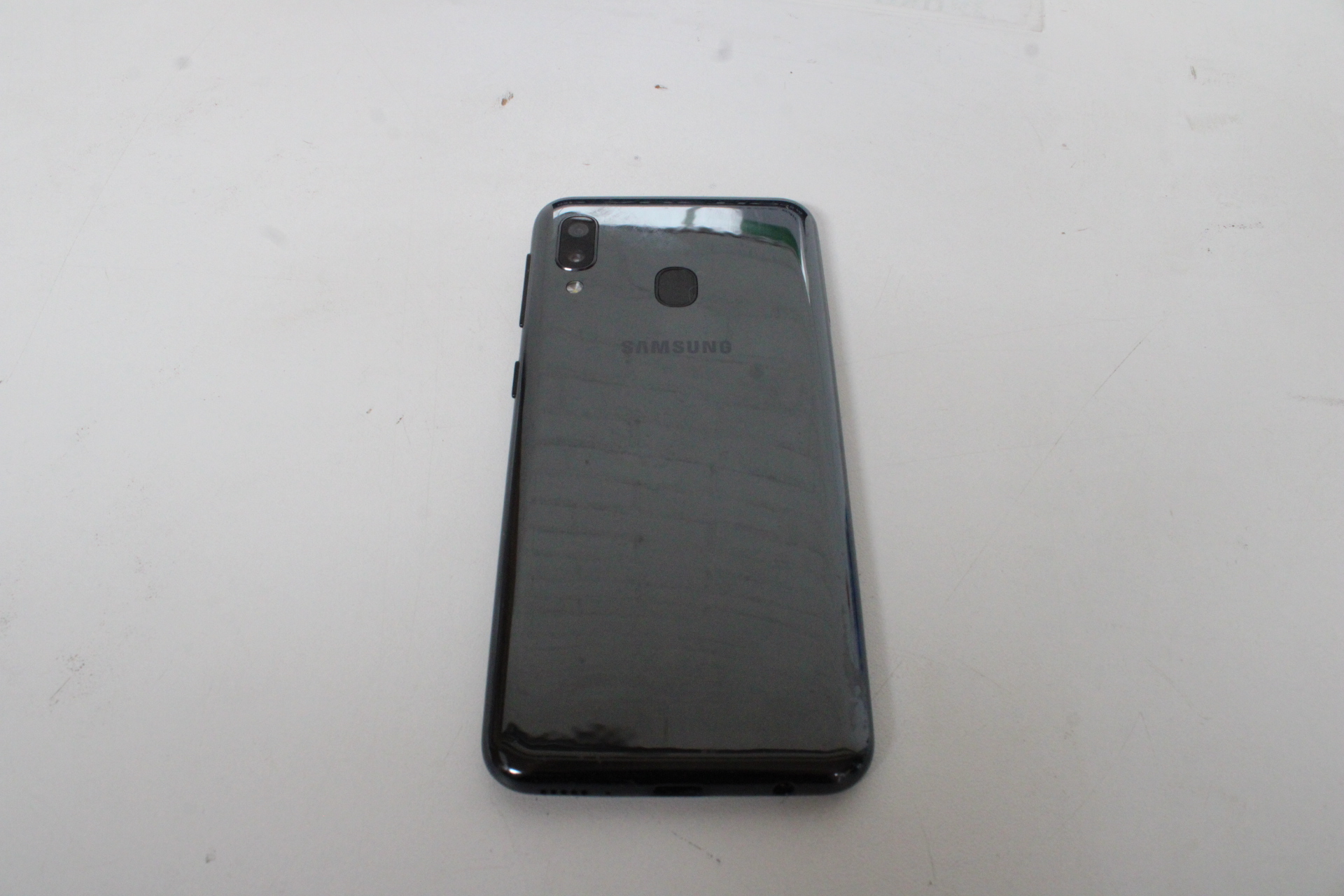 Zwarte Samsung Galaxy A20e SM-A202F/DS – foto 4 – kavel bij GSD Auctions, Zoeterwoude