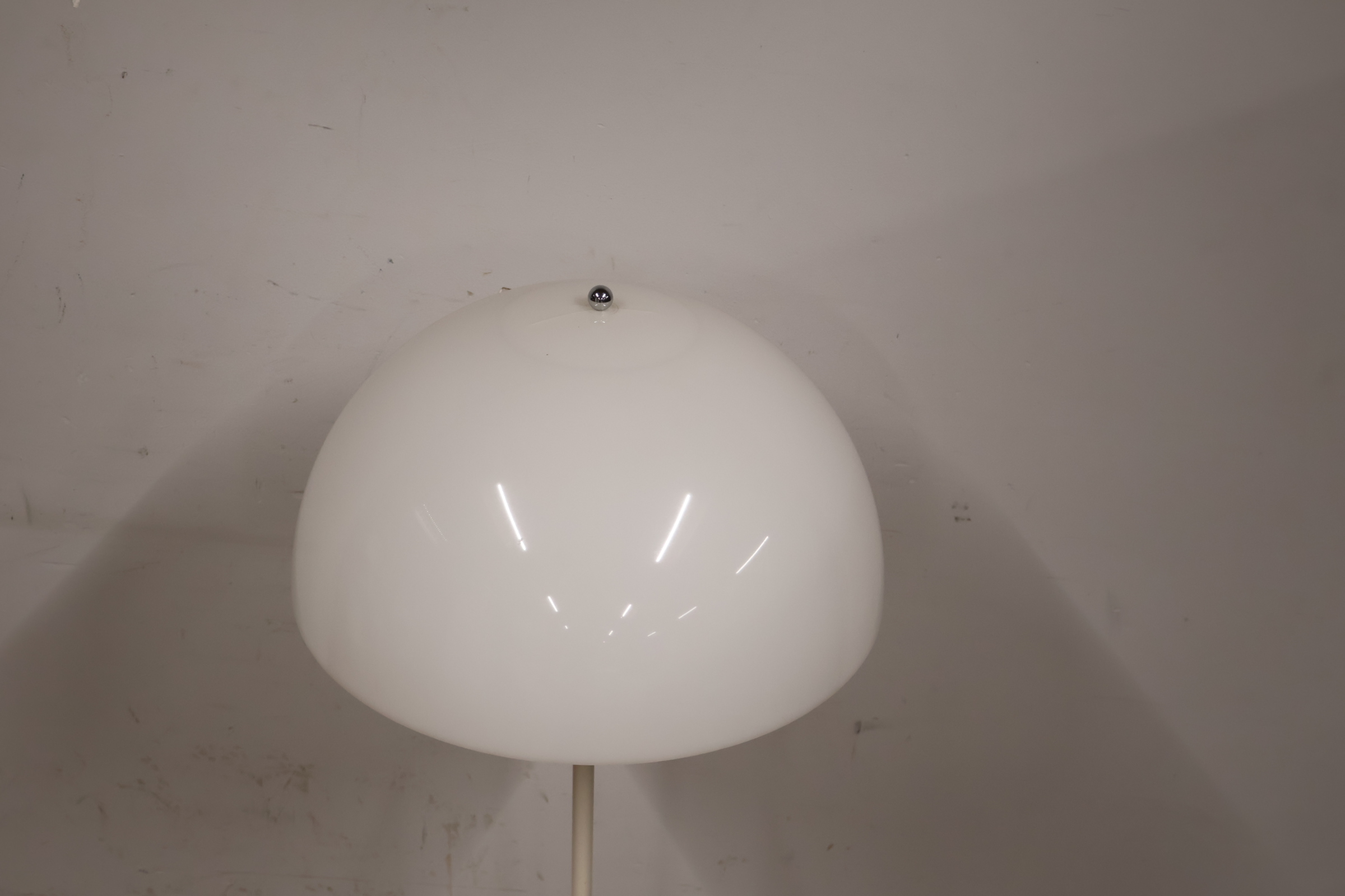 Vintage Panthella vloerlamp van Verner | Louis Poulsen – foto 6 – kavel bij GSD Auctions, Zoeterwoude