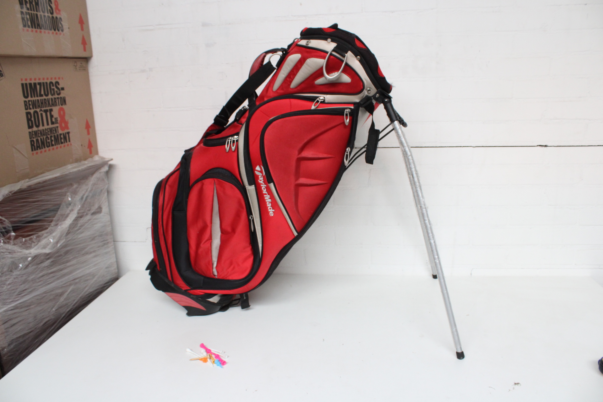 Golfclub tas rood met zilver – foto 2 – kavel bij GSD Auctions, Zoeterwoude