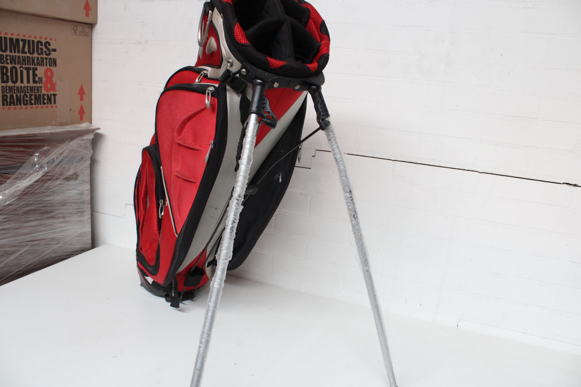 Golfclub tas rood met zilver – foto 10 – kavel bij GSD Auctions, Zoeterwoude