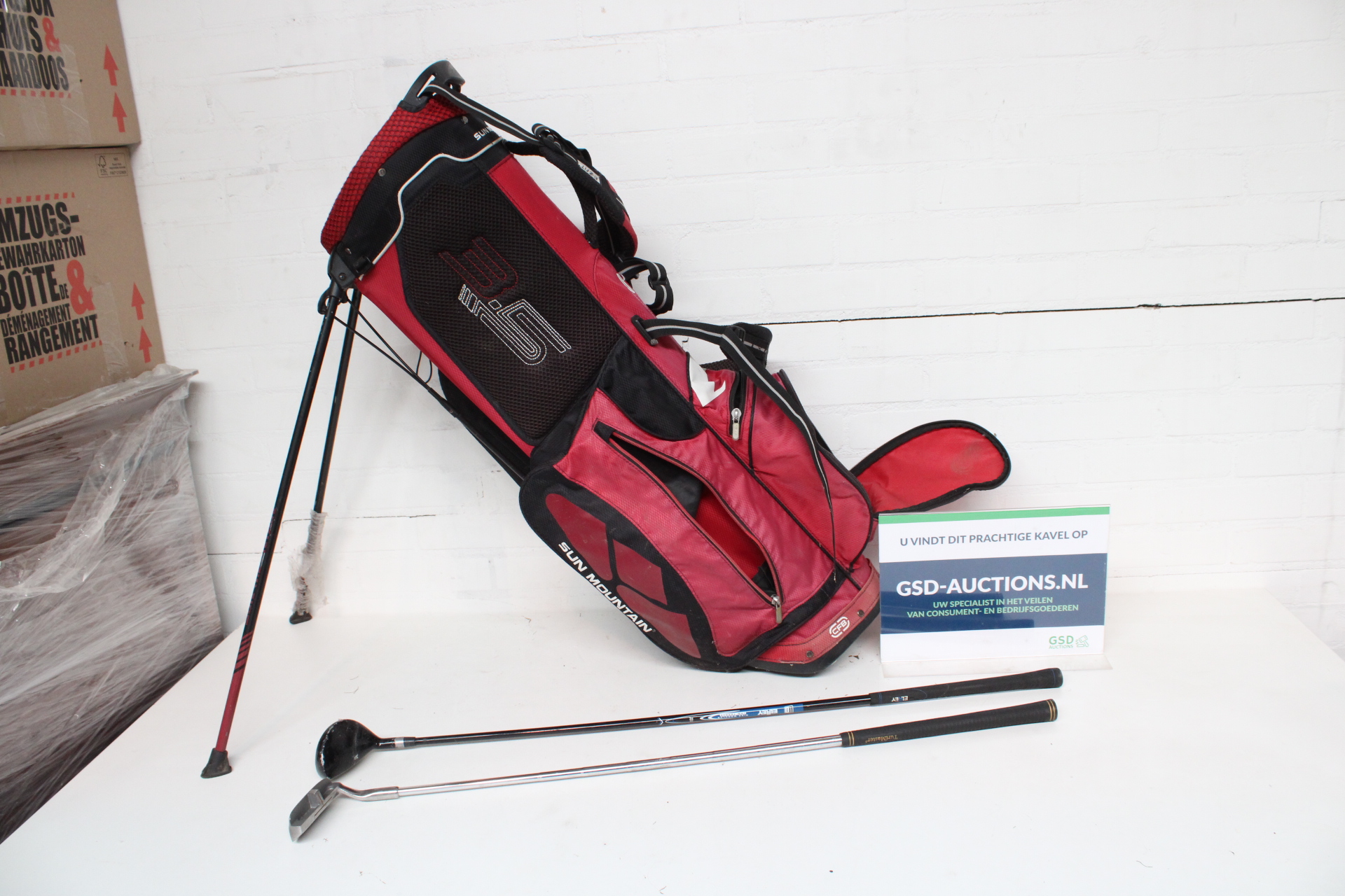 Golfset met rode golfbag – kavel bij GSD Auctions, Zoeterwoude