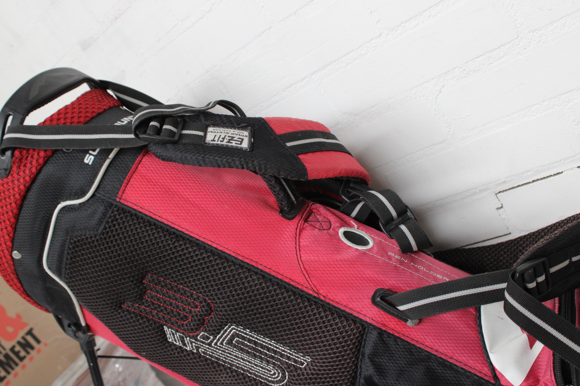 Golfset met rode golfbag – foto 9 – kavel bij GSD Auctions, Zoeterwoude