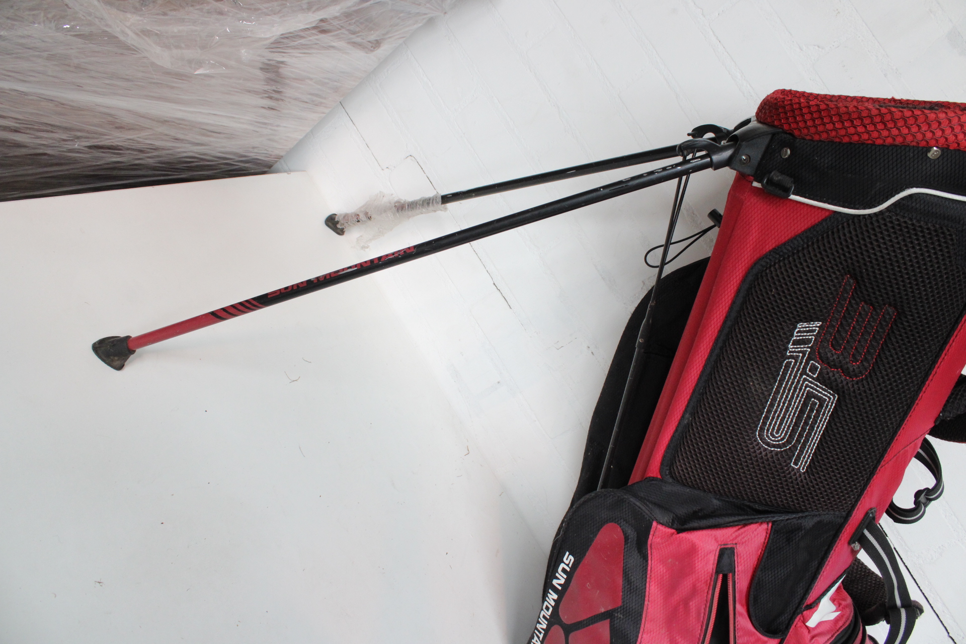 Golfset met rode golfbag – foto 10 – kavel bij GSD Auctions, Zoeterwoude