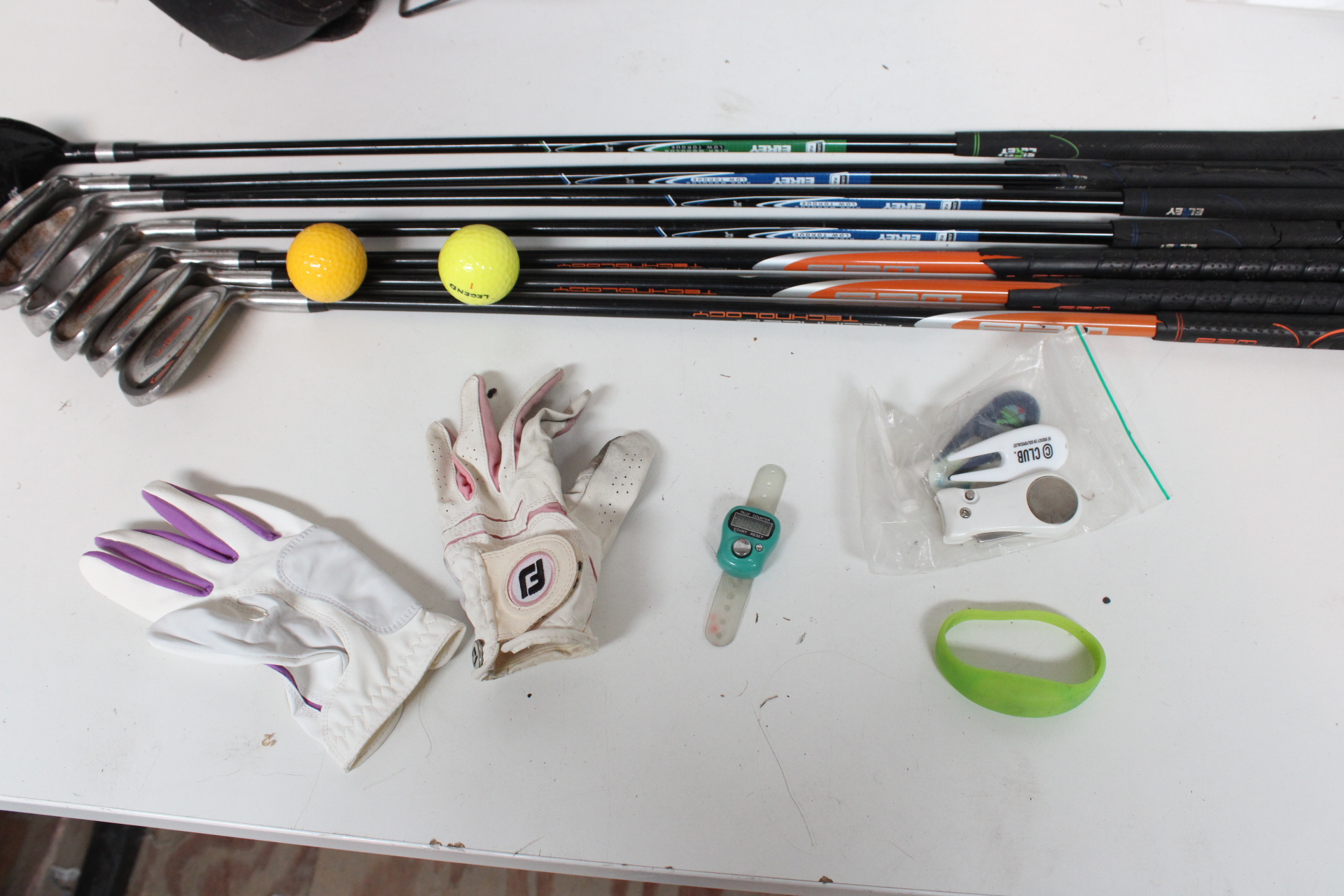 Golfset met tas en accessoires – foto 2 – kavel bij GSD Auctions, Zoeterwoude