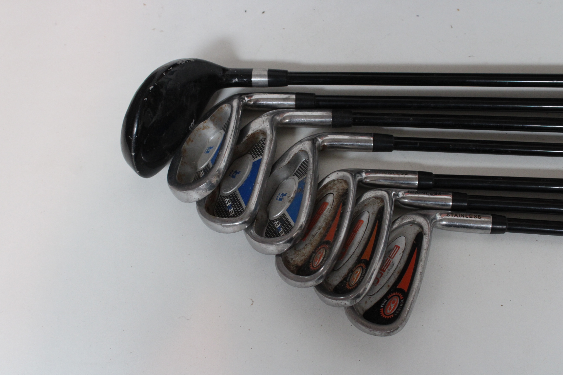Golfset met tas en accessoires – foto 3 – kavel bij GSD Auctions, Zoeterwoude