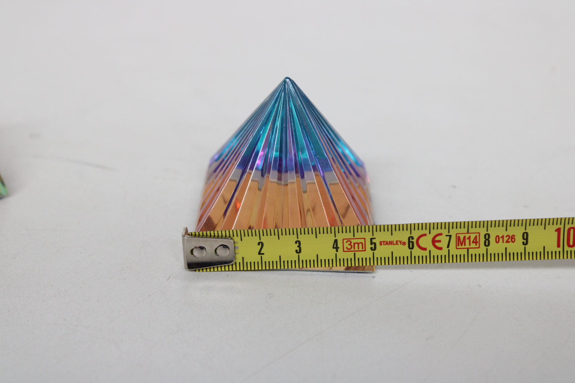 Set van drie glazen piramides – foto 7 – kavel bij GSD Auctions, Zoeterwoude