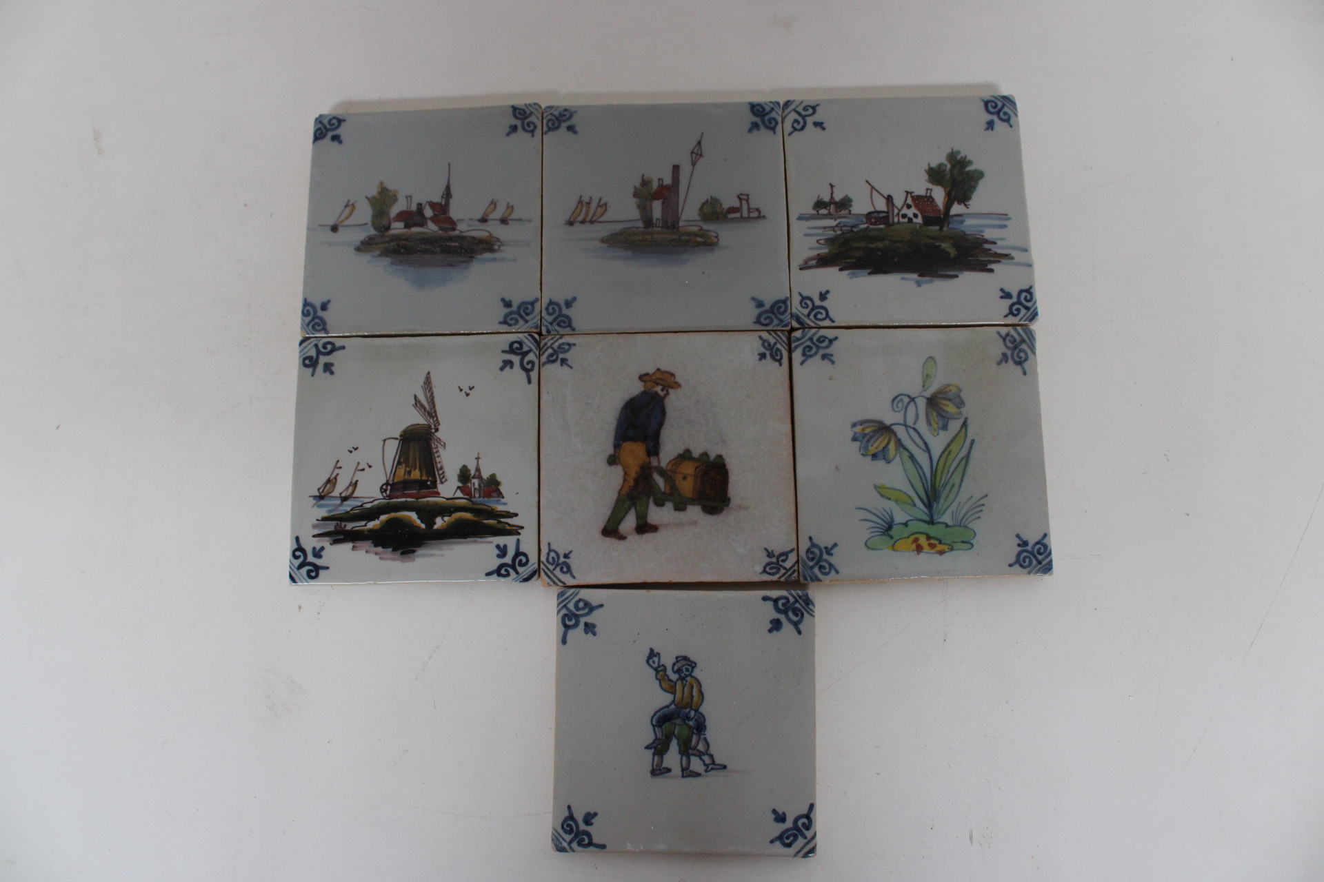 Set van 6 Delfts blauwe tegels met schilderingen – foto 2 – kavel bij GSD Auctions, Zoeterwoude