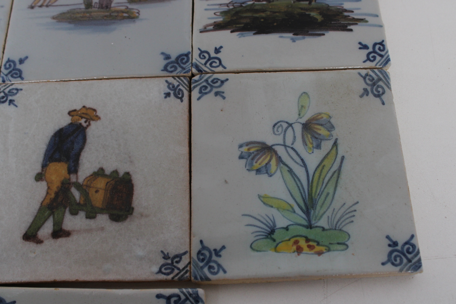 Set van 6 Delfts blauwe tegels met schilderingen – foto 6 – kavel bij GSD Auctions, Zoeterwoude