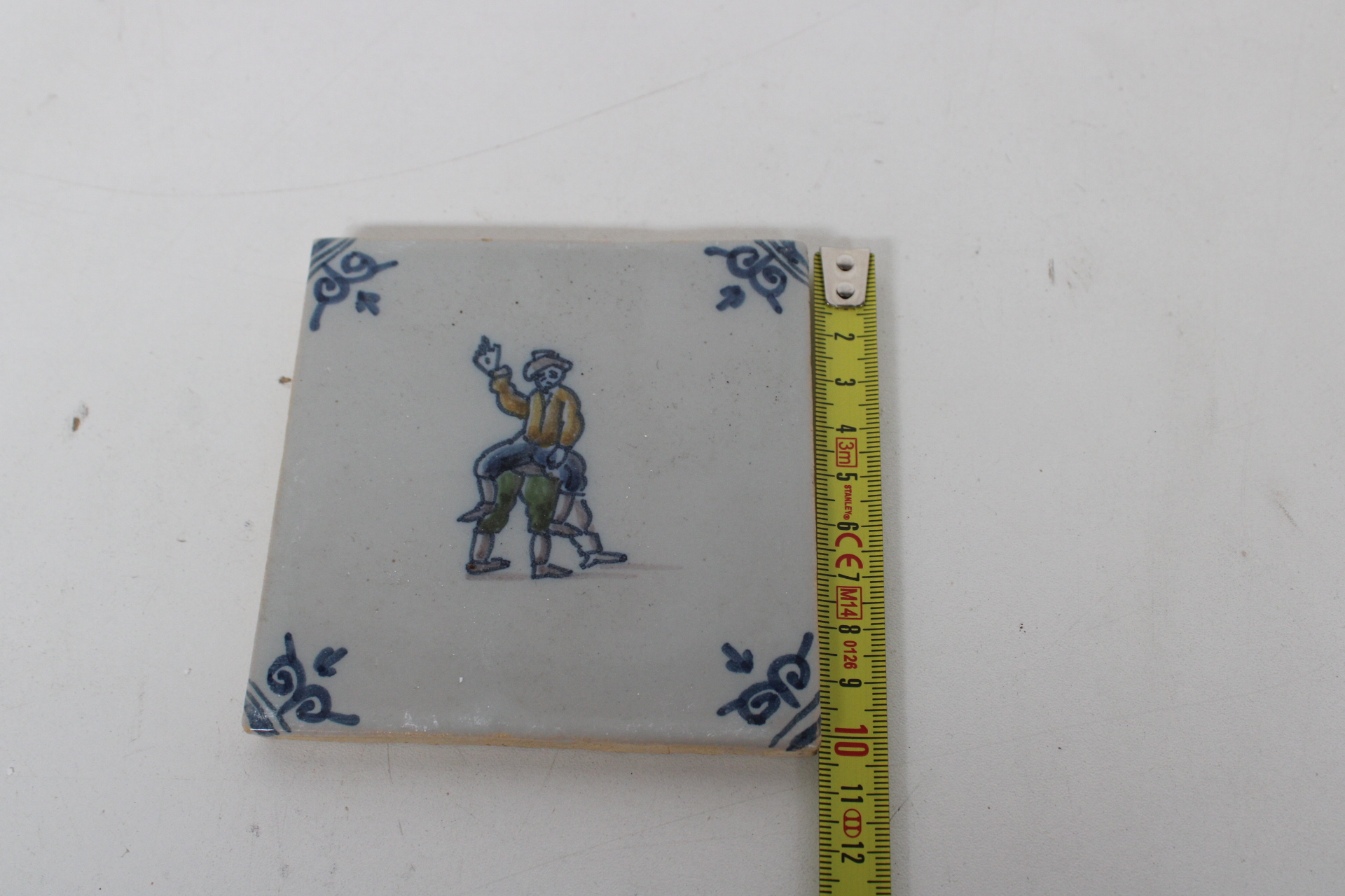 Set van 6 Delfts blauwe tegels met schilderingen – foto 9 – kavel bij GSD Auctions, Zoeterwoude
